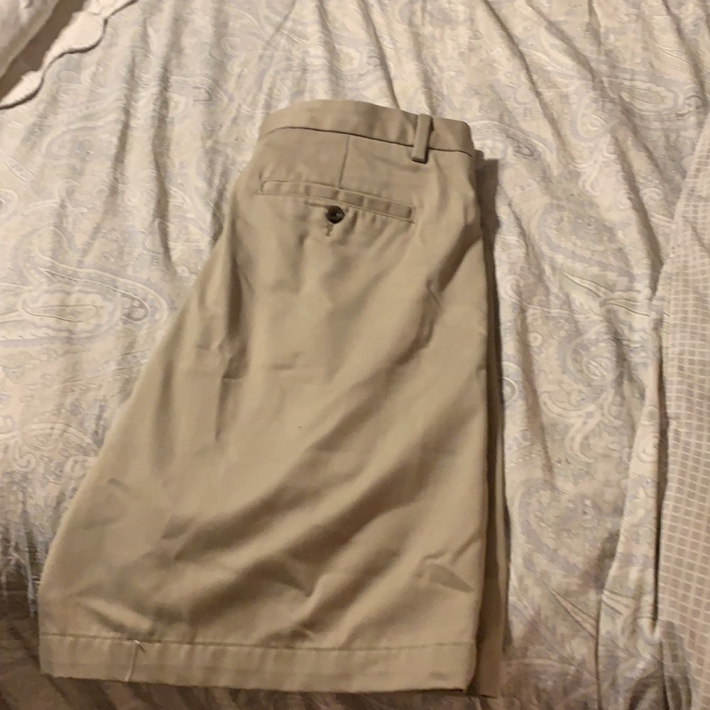 Men’s Eddie Bauer khaki shorts